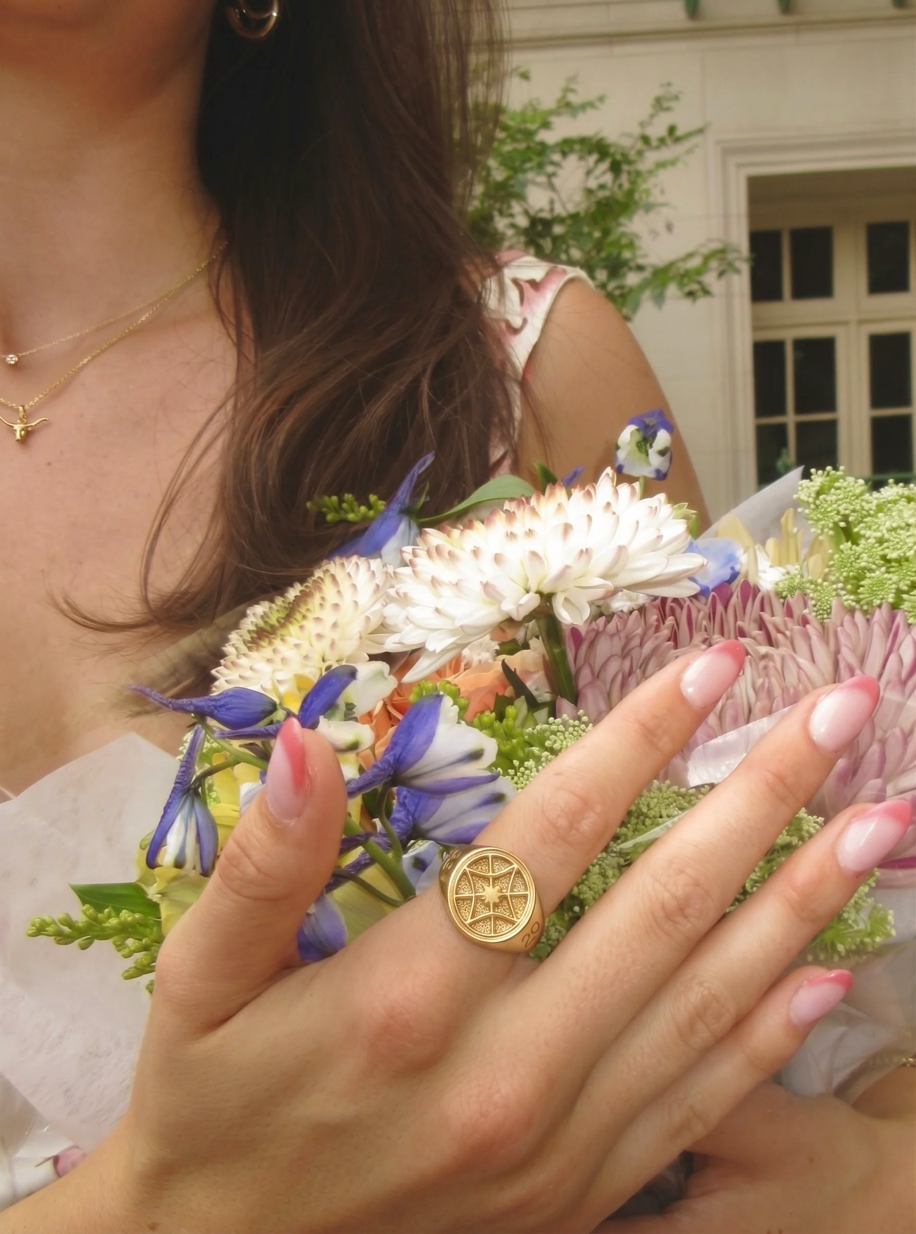 Hewitt graduate wearing the ring while holding a bouquet