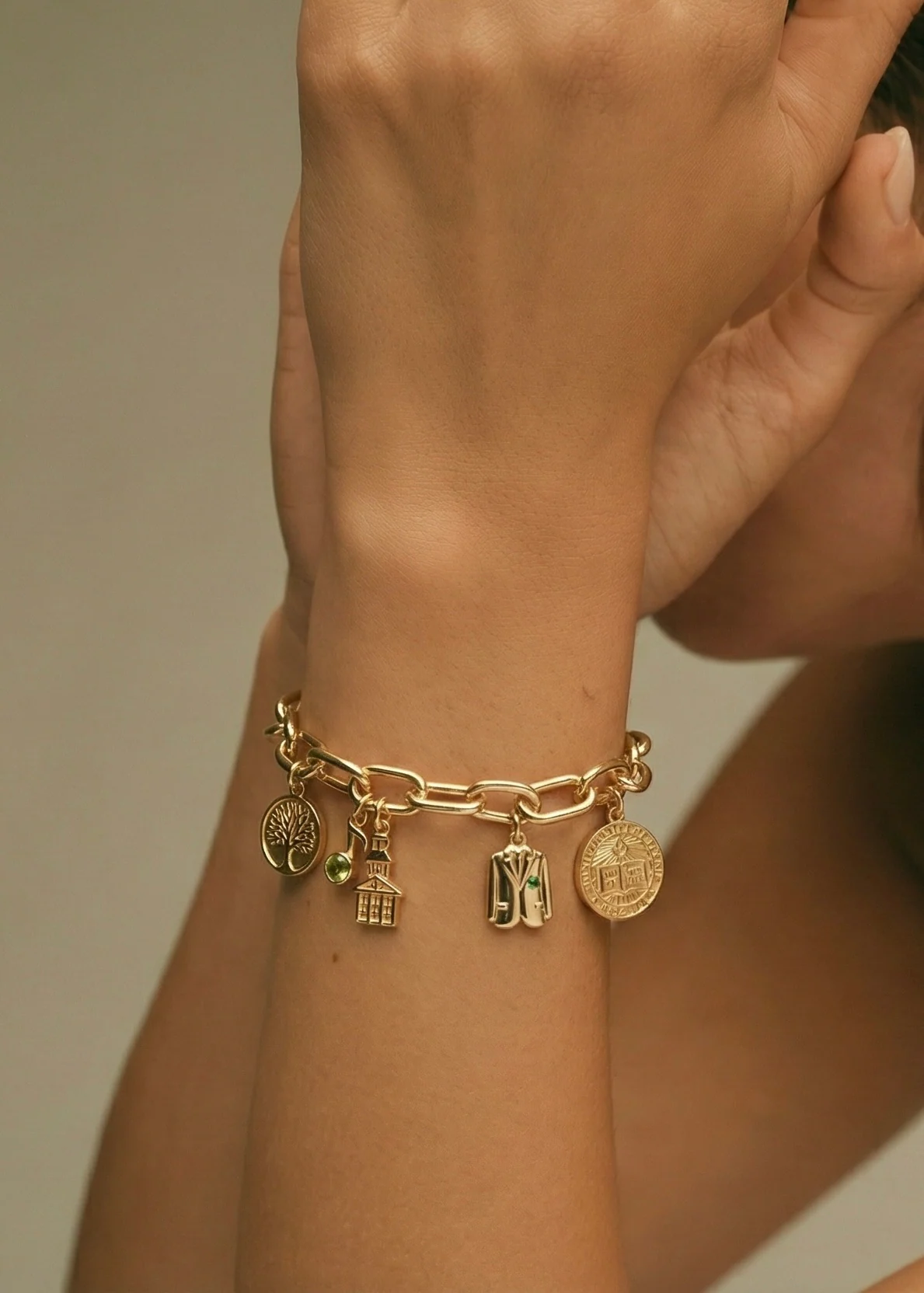 An object designed to deepen alumni connection